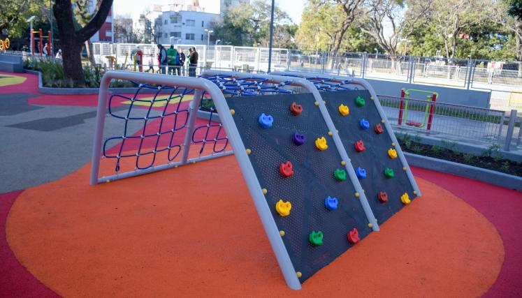 Patio de juegos de la Plaza Martín Fierro