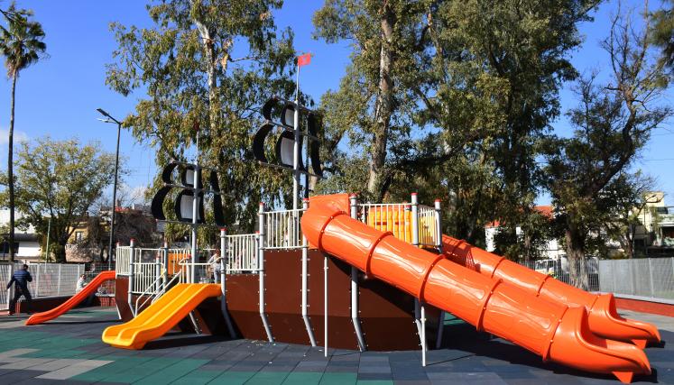 Patio de juegos Parque Saavedra