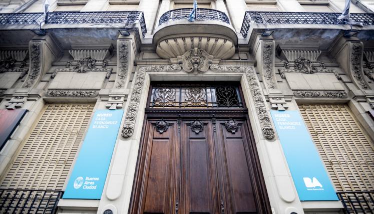 Fachada de la Casa Fernández Blanco