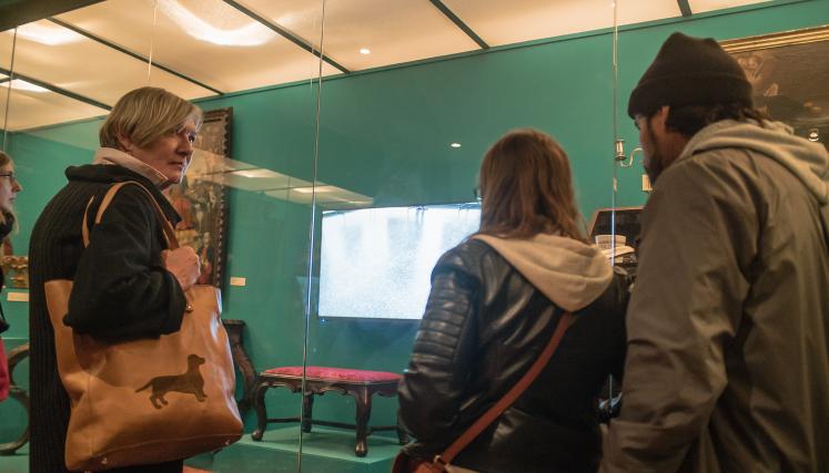 Intervención en una sala del Palacio Noel