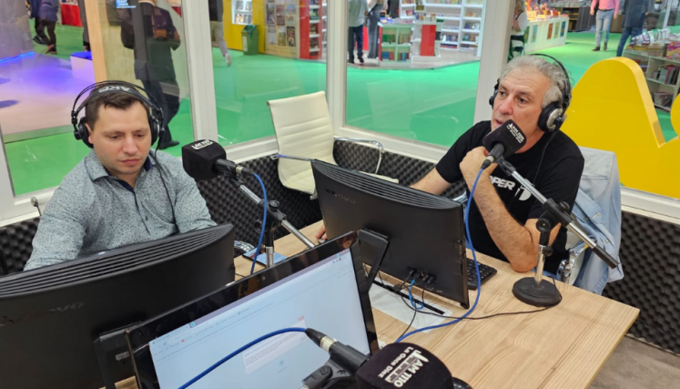 Cara Y Cruz desde la Feria del Libro