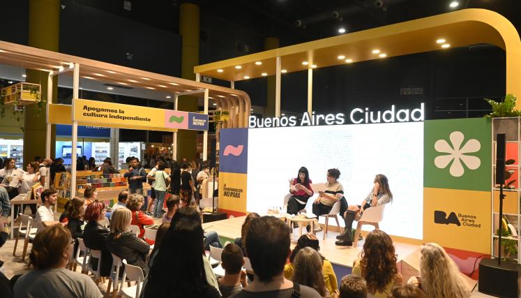 El Stand de la Ciudad brinda espacio para que editoriales independientes participen de la Feria Internacional del Libro y promuevan sus catálogos con actividades.