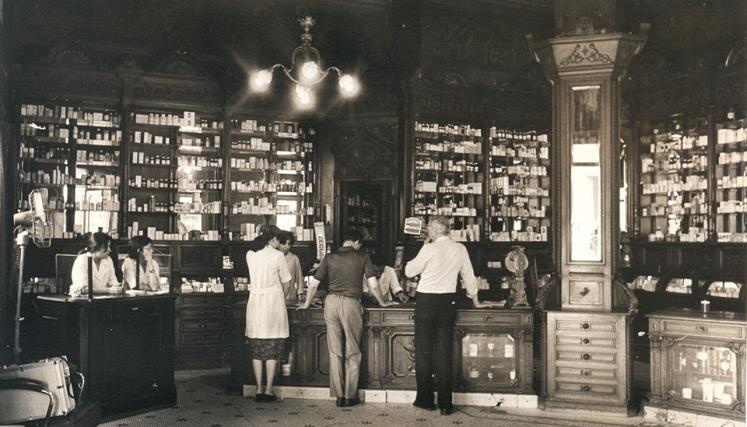Interior Farmacia la Estrella