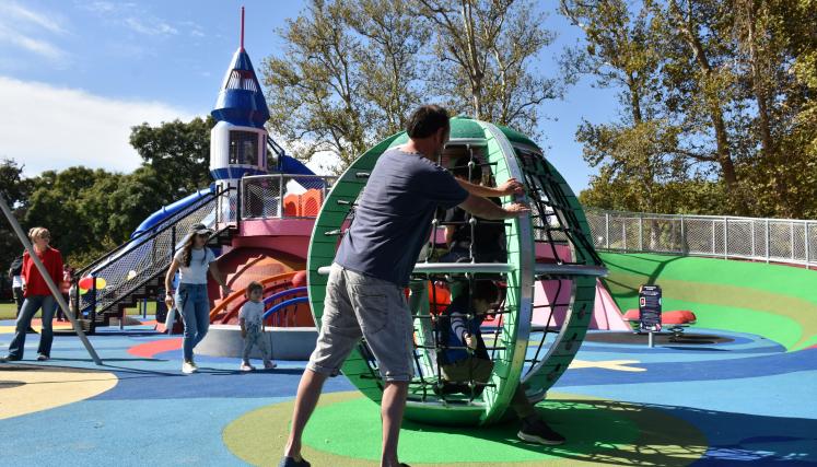 Patio de juegos en Plaza Egipto