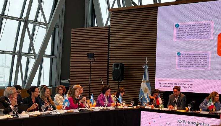 Panel titulado “La transparencia y el acceso a la información en los territorios (eje federal/local)”