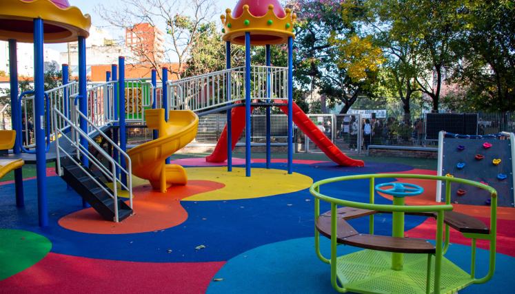Patio de juegos en Plaza Velasco Ibarra