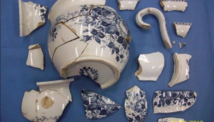 Piezas rotas de una vasija 