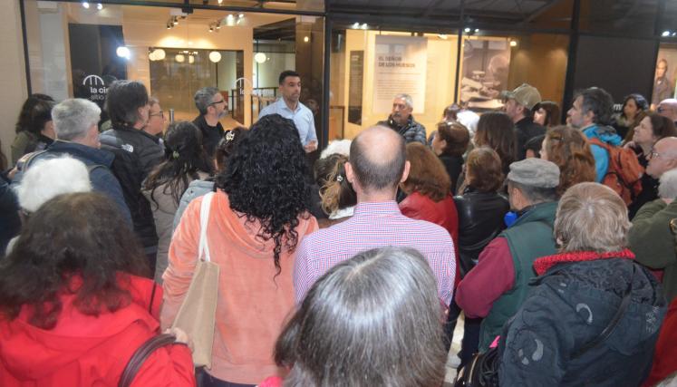 Gente en la inauguración del Sitio Arqueológico La Cisterna 