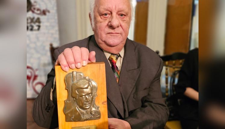 Oscar del Priore con el Gobbi de Oro