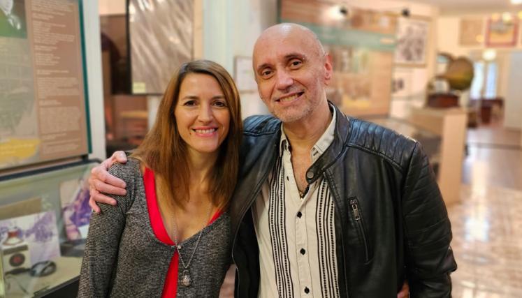 Mona Holert y Luis Formento, conductor y locutora de Por la Vuelta