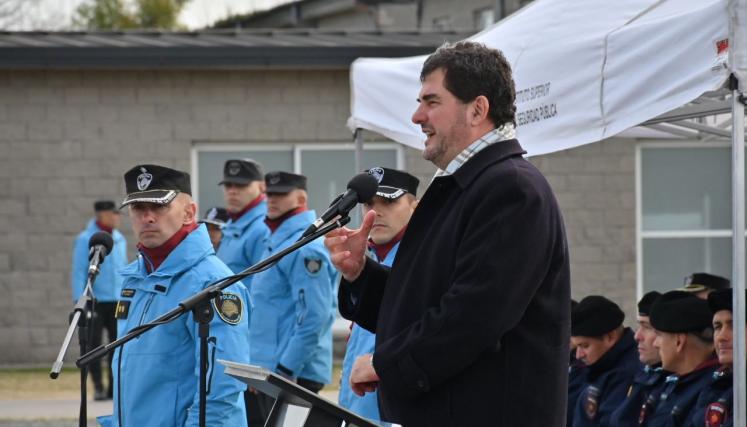 Eugenio Burzaco le dedicó unas palabras a los nuevos oficiales.