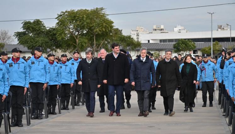 Felipe Miguel, Jorge Macri, Eugenio Burzaco, Waldo Wolf, Juan Bautista Mahíques y Elizabeth Caamaño participaron de la ceremonia de egreso.