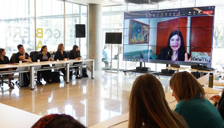 María Paz Hermosilla expone sobre transparencia algoritmica