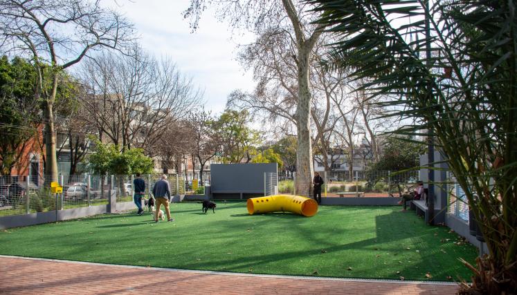 Plaza 25 de Agosto. Canil.