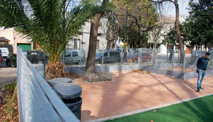 Plaza 25 de Agosto. Canil.