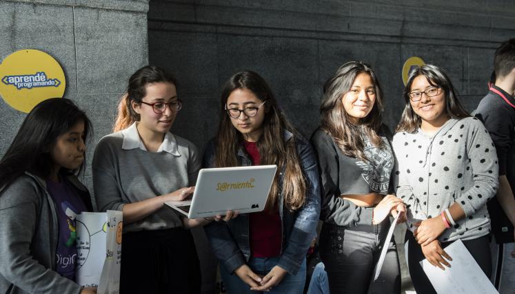 Abrió la inscripción para mentores y mentoras voluntarios/as de Mujeres Digitales