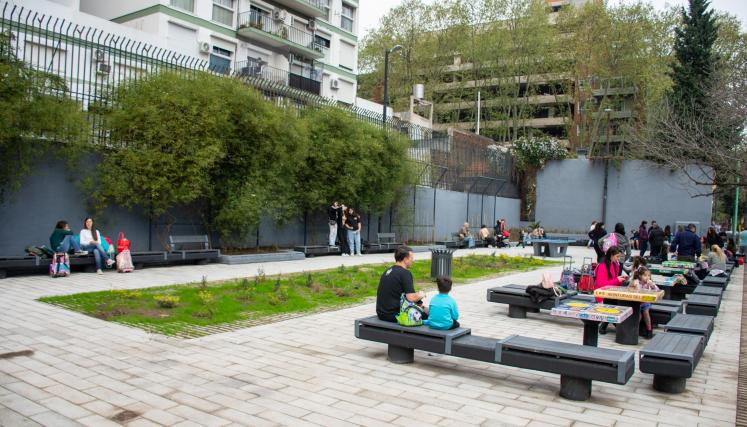 Plaza Ramírez, patio de juegos