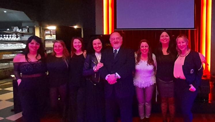 Diego Rivarola con colaboradores del ciclo