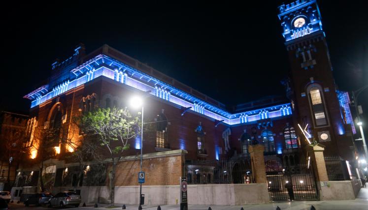 Usina del Arte iluminada en apoyo a Israel.jpg