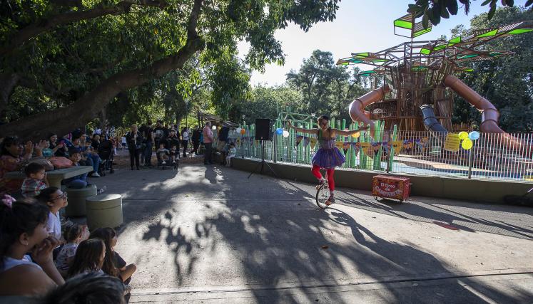 Inauguración patio de juegos Plaza Intendente Casares 3.jpg