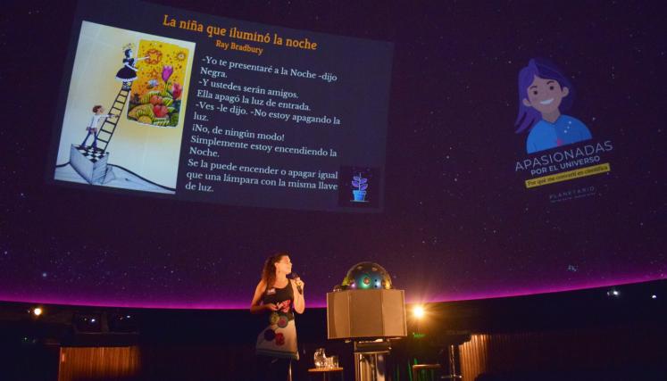 Apasionadas por el Universo: un día en el Planetario a pura ciencia con niñas y adolescentes 