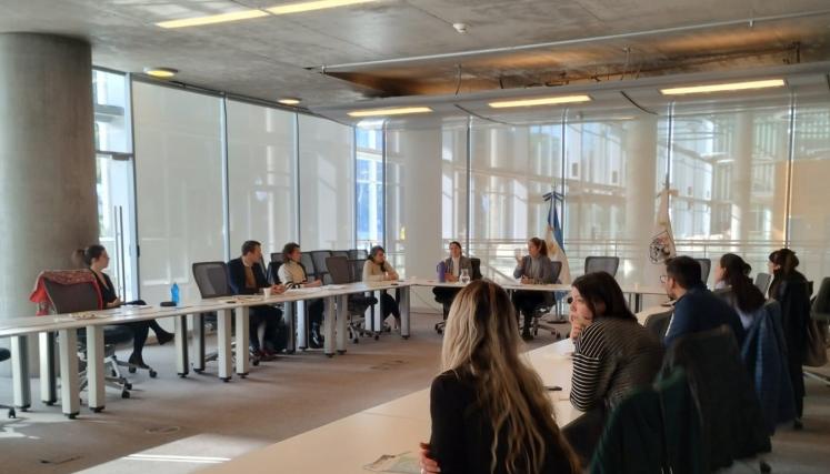 La imagen muestra al equipo de refentes y de la DGSOCAI dialogando en el 2do encuentro de referentes de transparencia activa.