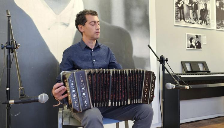 El bandoneonista Gabriel Merlino