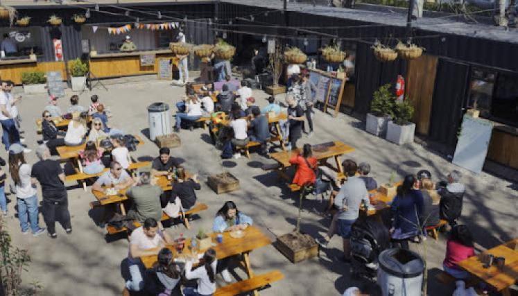 Patio Costanera Norte 1