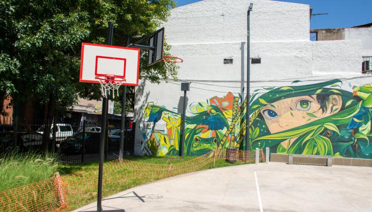 Plazoleta Carlos Jáuregui - cancha de básquet