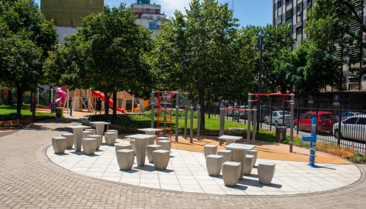 Plazoleta Carlos Jáuregui - sector de descanso