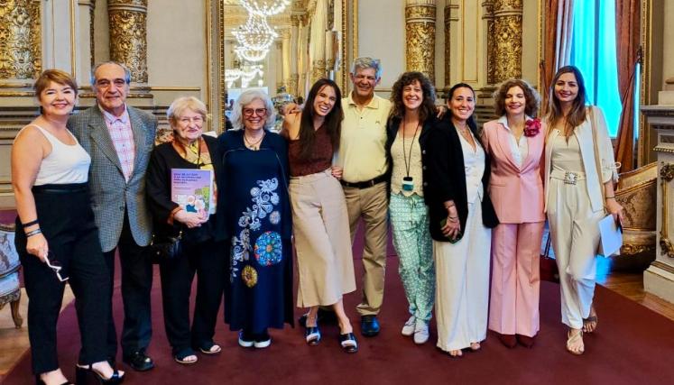 Evento de la Guía de Acceso a la Información para Personas Mayores en el salón Dorado del Teatro Colón 