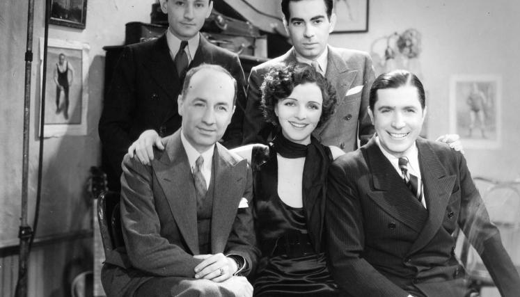 Carlos Gardel en una escena de Cuesta abajo (1934)