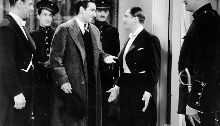 Fotograma de Tango Bar (1935), con Carlos Gardel en su faceta de actor y cantante.