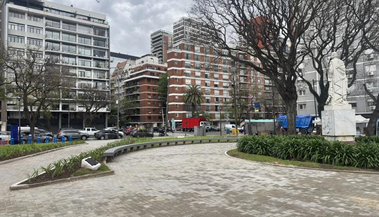 Renovación del solado de Plaza Perú