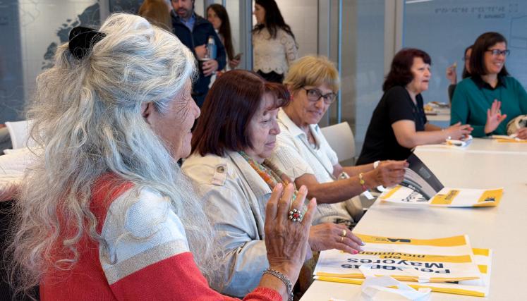 Encuentro sobre acceso a la información y transparencia con personas mayores en Casa de Gobierno