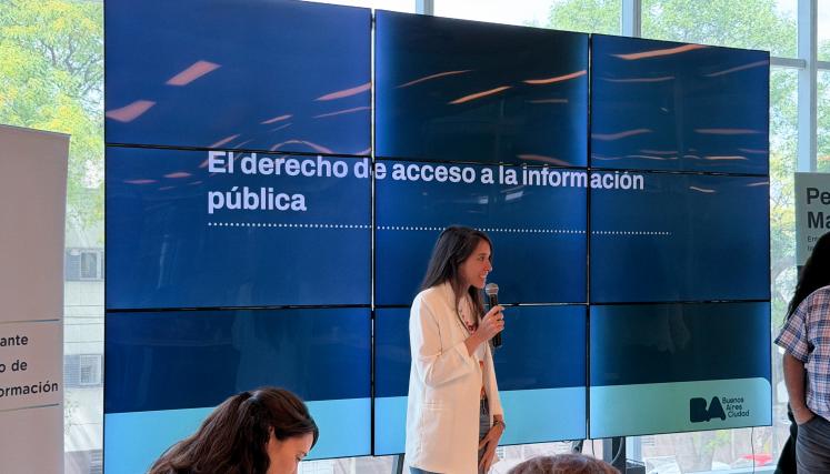 Encuentro sobre acceso a la información y transparencia con personas mayores en Casa de Gobierno
