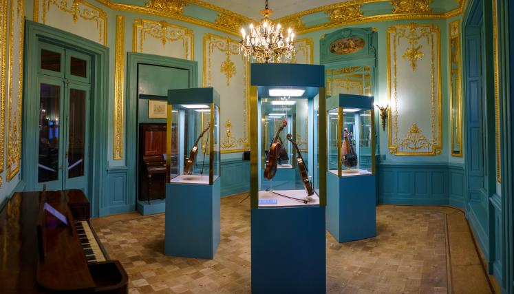 El recientemente restaurado Salón Dorado