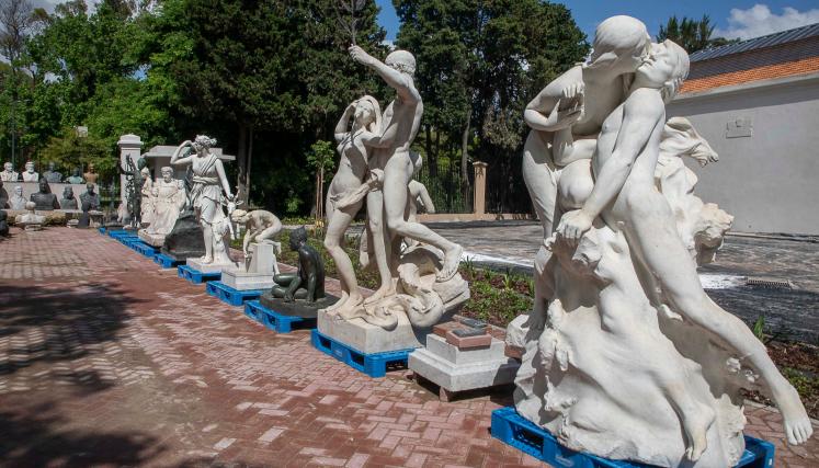 PATIO DE ESCULTURAS.jpg