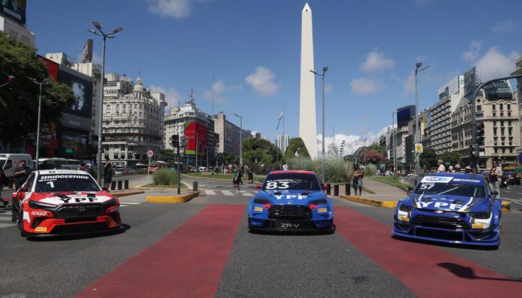 La fiesta del Callejero del TC 2000 llegó al Obelisco y anticipa un fin de semana espectacular para toda la familia