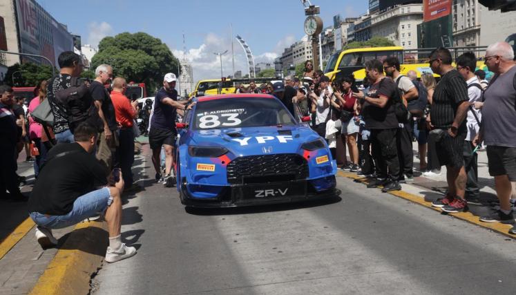 La fiesta del Callejero del TC 2000 llegó al Obelisco y anticipa un fin de semana espectacular para toda la familia