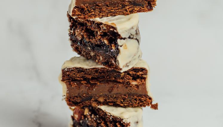 Alfajores caseros apilados