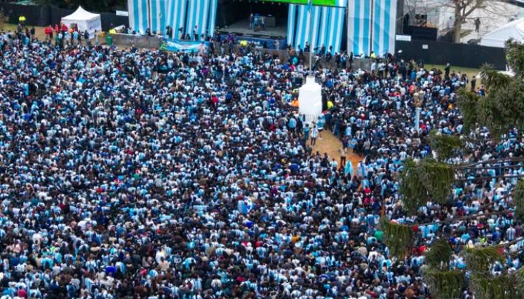 30 mil hinchas desataron la locura total en el Fan Fest de la Ciudad en Palermo