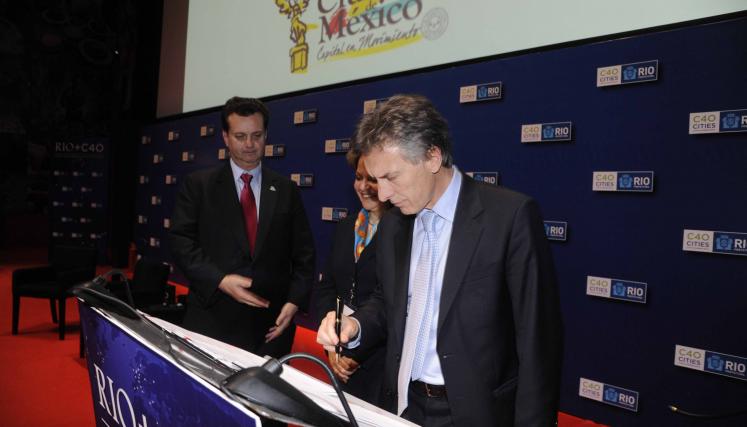 El jefe de Gobierno porteño, Mauricio Macri, firmó con el alcalde de San Pablo, Gilberto Kassab, y la ministra de Ambiente de México DF, Marta Delgado, en representación del jefe comunal de esa capital, Marcelo Ebrard, el lanzamiento oficial del G-3 Ambiental, un foro destinado a posicionar a las grandes ciudades latinoamericanas como sujetos activos en el tratamiento de esta problemática. El acto tuvo lugar en Río de Janeiro donde se realiza la Conferencia Mundial sobre Desarrollo Sostenible Río + 20.