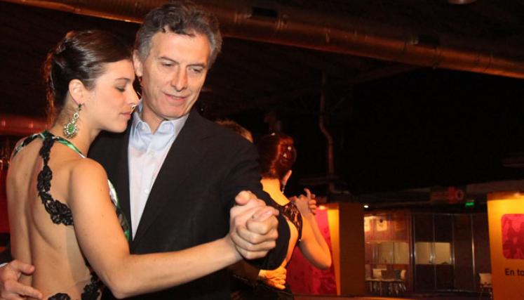 Mauricio Macri bailó junto a  ex ganadores del Campeonato Mundial de Tango de Buenos Aires  esta mañana en el Centro Municipal de Exposiciones, donde se desarrolla la décima edición del tradicional festival.Foto Sandra Hernandez-gv/GCBA.-