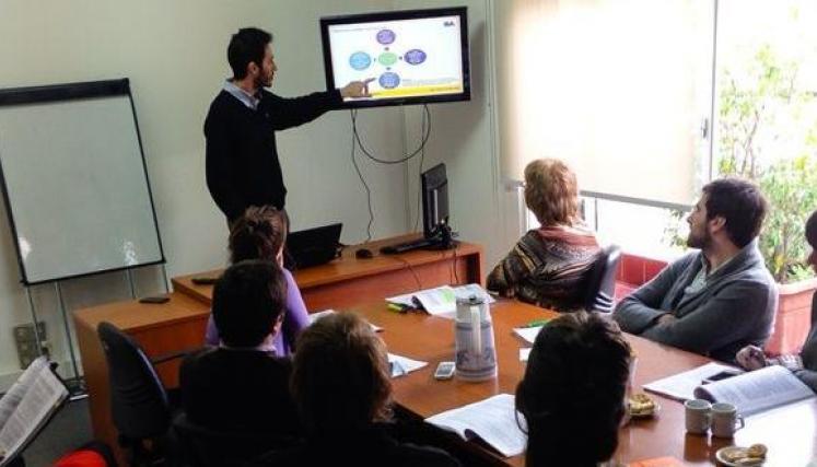 Imagen del personal de la Dirección General atendiendo a la capacitación