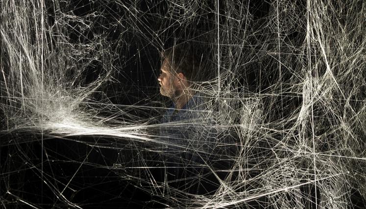 Tomás Saraceno. Cómo atrapar el universo en una telaraña. Foto del Studio Tomás Saraceno.