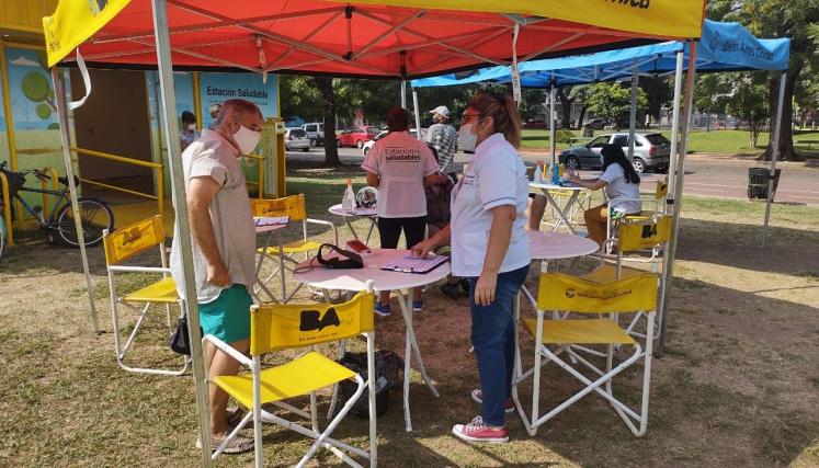 Con un protocolo especial y al aire libre reabrieron las Estaciones Saludables de la Ciudad