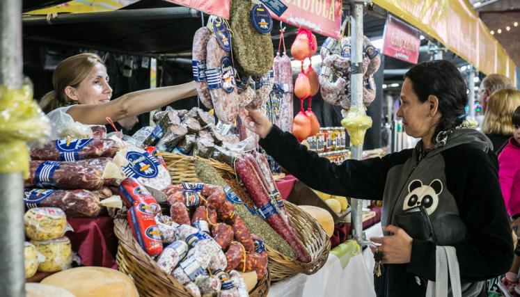 Celebra las Regiones abril